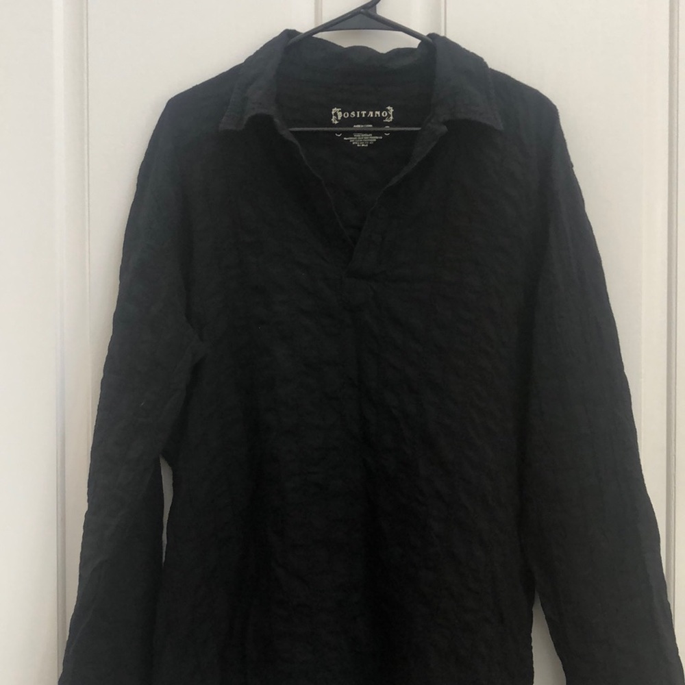 XL Positano shirt Has a pretty design throughout the shirt